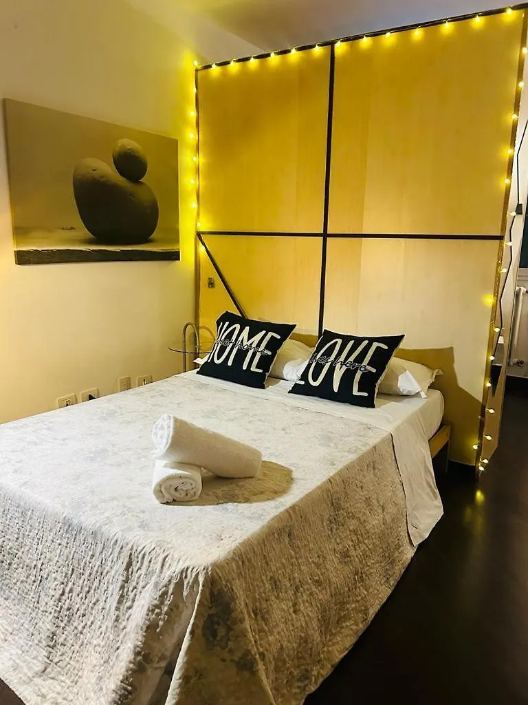 Easy Room Italy Prada Milano 0*,  Italia